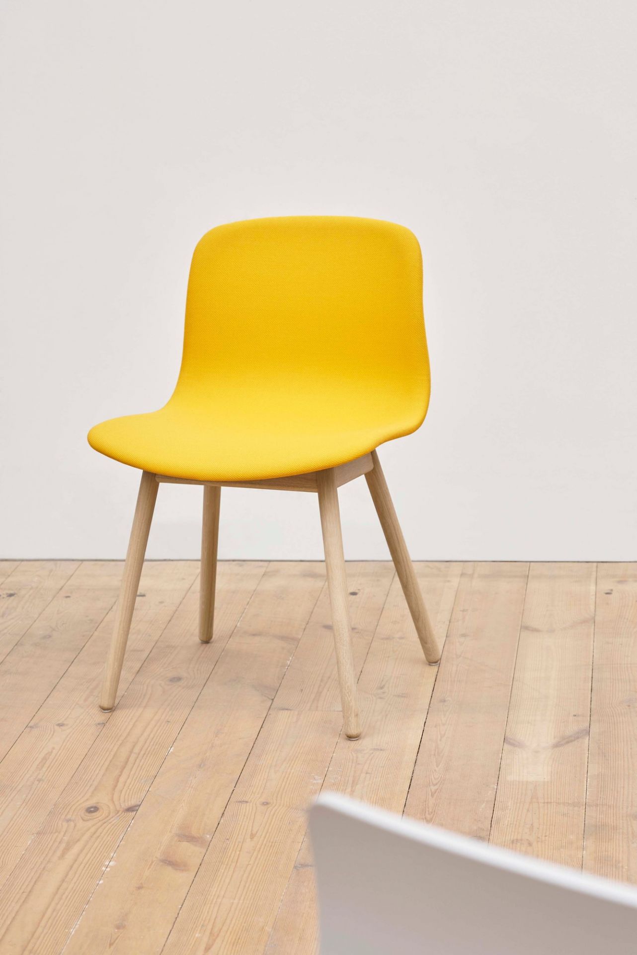 About A Chair AAC13 / AAC 13 chaise avec rembourrage intégral Hay
